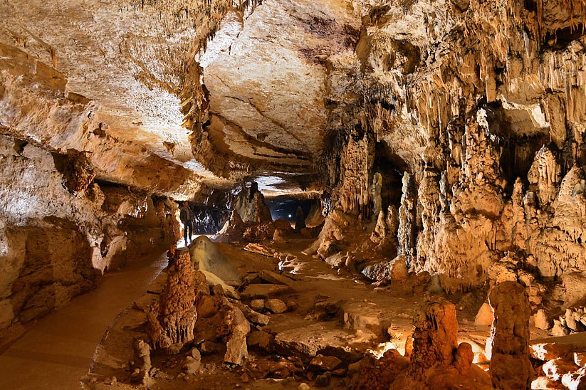Grottes d’Arcy-sur-Cure, Yonne, France
