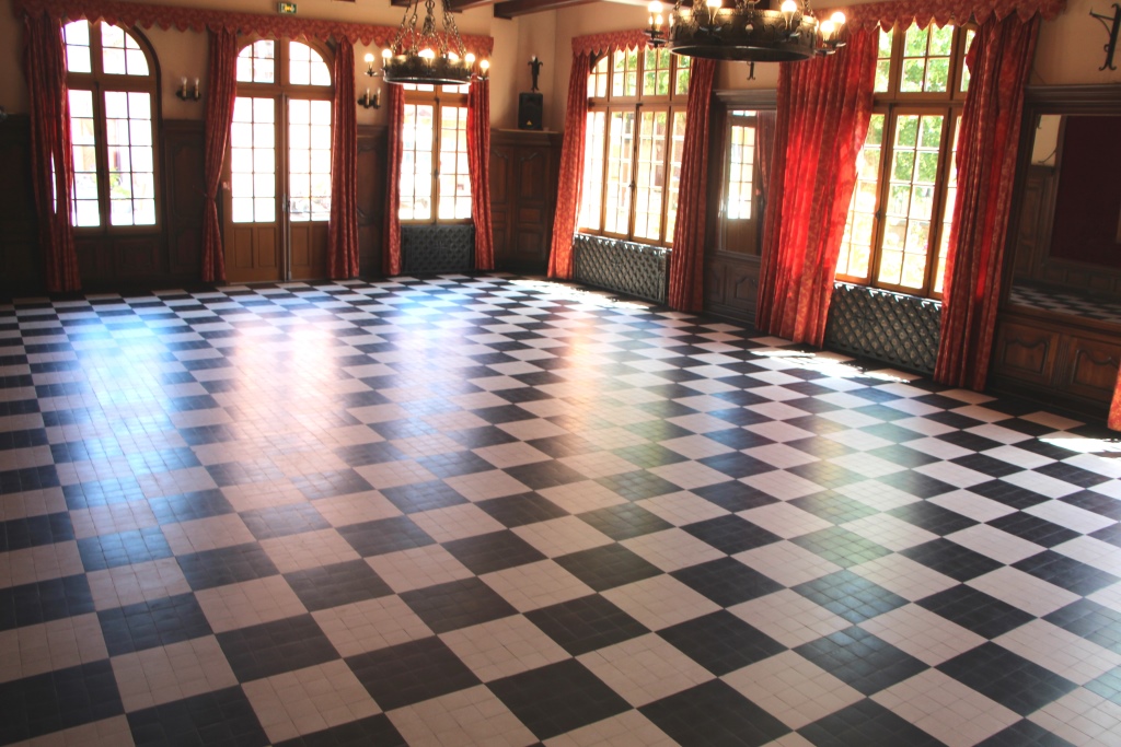 grandesallecapfrance Grande salle pour représentation de chorale, de pièce de théâtre ou pour séminaires - Vallée de l'Yonne