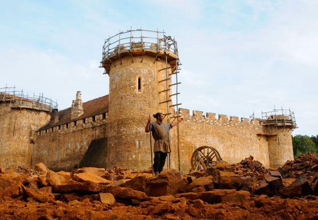 château guedelon proche du village vacances La Vallée de l'Yonne