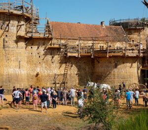 Randonnée accompagnée sur le site de Guedelon