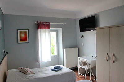 Chambre lit simple- village vacances la Vallée de l'Yonne - Armeau