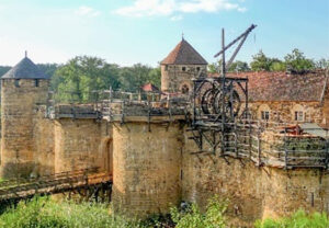 guedeleon-vue-densemble Au coeur de la Puisaye, une entreprise folle s'est montée : construire un château fort avec les méthodes de l'époque - vallée de l'yonne
