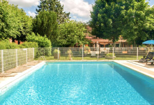 piscine-dete Piscine extérieure du village vacances La Vallée de l’Yonne en Bourgogne